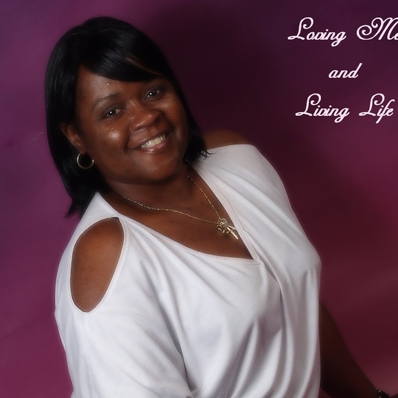 Meet your Posher, Angelia - Picture 1 of 1